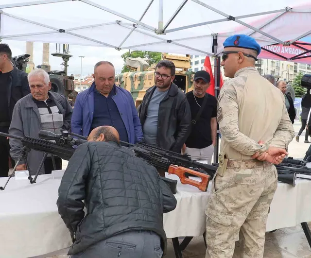 Sivas'ta Jandarma Teşkilatı'nın 187. kuruluş yıl dönümü etkinliklerinde ilgi odağı arama kurtarma köpekleri ve zırhlı araçlar