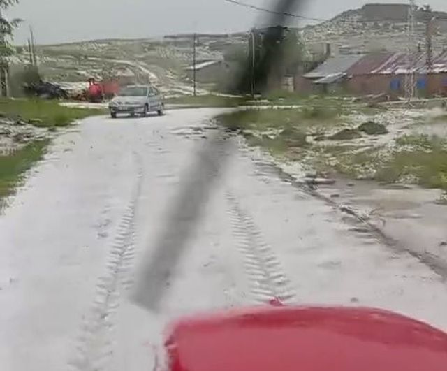 Sivas’ta kuvvetli dolu yağışı sele yol açtı