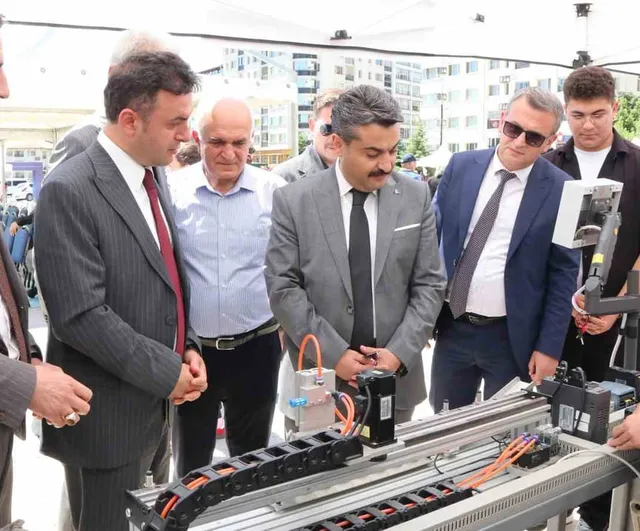 Sivas'ta mesleki ve teknik eğitim okulları tanıtım şenliği düzenlendi