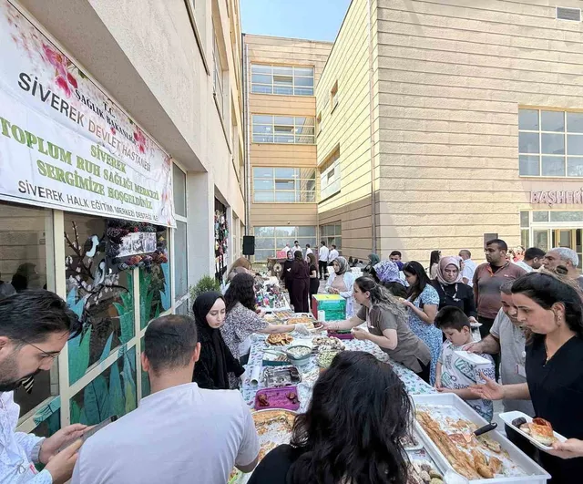 Siverek Devlet Hastanesi'nde ruh sağlığı hastalarının el emeği ürünleri sergilendi