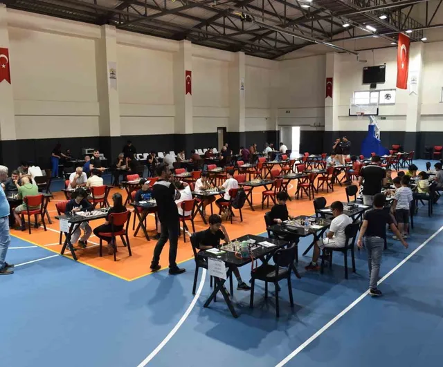 Siverek’te babalar günü satranç turnuvası başladı