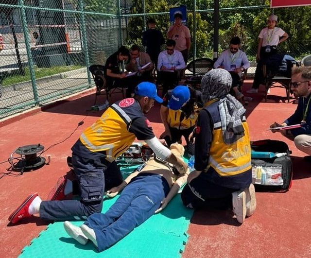SUBÜ Paramedik Öğrencileri V. MediRalli'de Etap Birinciliği ve Genel Klasman Üçüncülüğü Kazandı