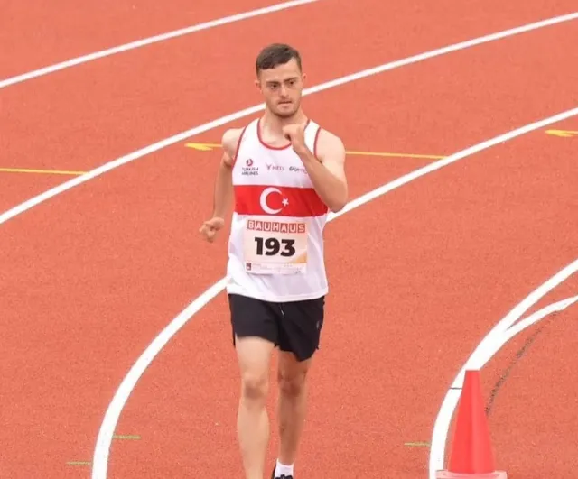Sultangazili milli sporcu Mahmut Duhan Kutsal rekorla dünya şampiyonu oldu