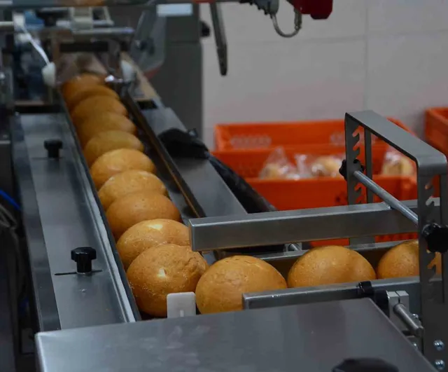Sungurlu Belediyesi halk ekmek fabrikası hizmete açıldı: günde 10 bin ekmek üretiliyor