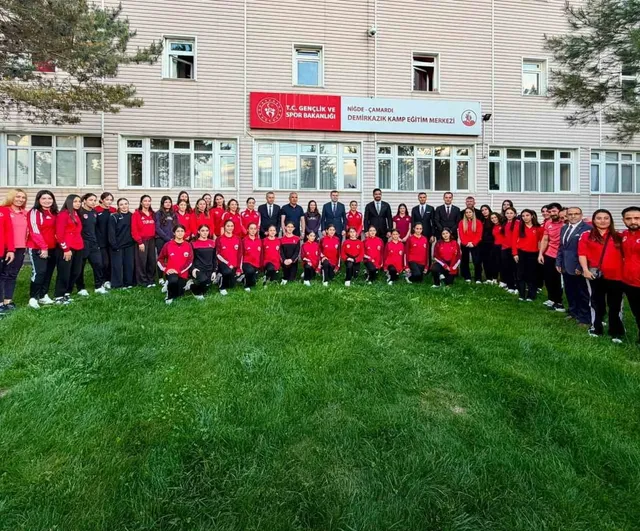 Taha Akgül Niğde’de: Federasyon Başkanı Spor Tesislerini ve Sporcuları İnceledi