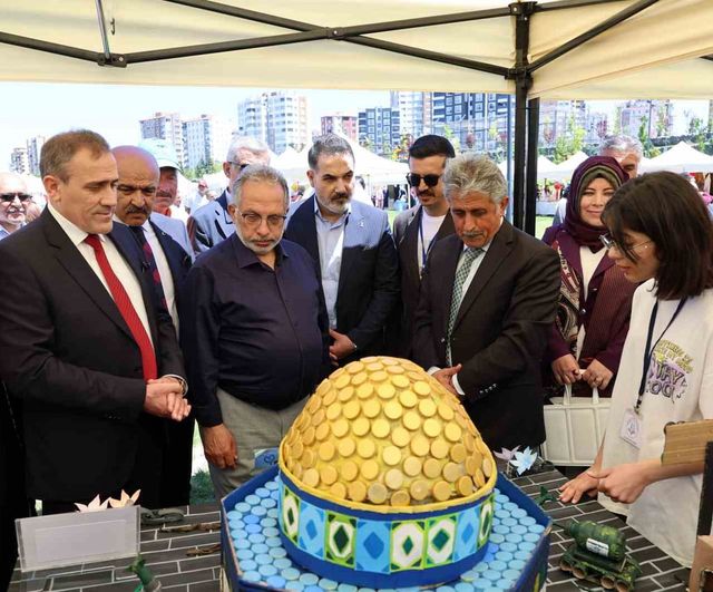 Talas’ta 'Atıktan Sanata' Şenliği: Çevre Bilinci ve Geri Dönüşüm Öne Çıktı