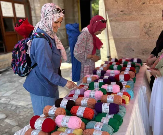 Tarihi Yedikule Hisarı’nda 600 örgü tutkunu bir araya geldi