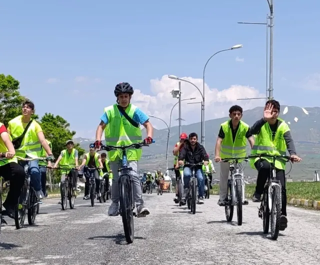 Tatvan'da pedallar sağlıklı yarınlar için çevrildi