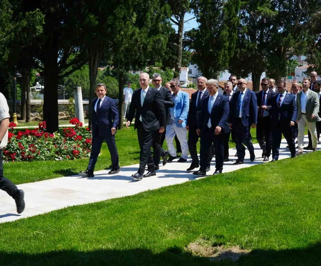 TBMM başkanı Numan Kurtulmuş Gelibolu'da: Gazi Süleyman Paşa türbesinde alplerin nöbet değişimi