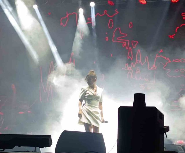 Tekirdağ’da 60. uluslararası kiraz festivali ikinci gününde Poizi ve Merve Özbey sahne aldı