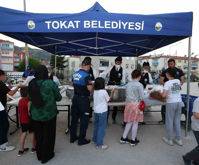 Tokat belediyesi muharrem ayına özel iftar sofraları kurdu