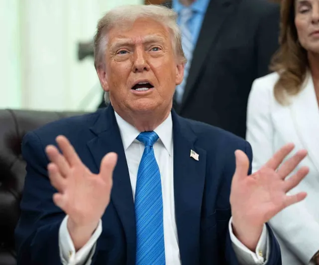 Trump: "200’den fazla ticari gemi Hürmüz Boğazı’ndan güvenli şekilde geçti"