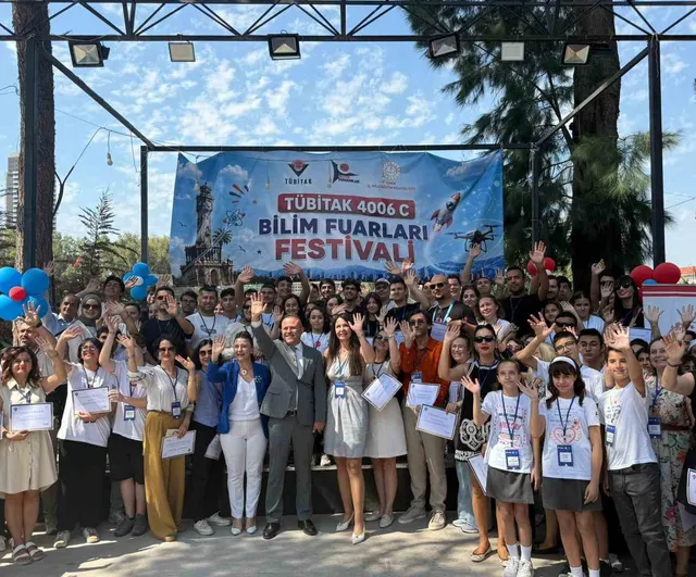 TÜBİTAK 4006-C bilim fuarları festivali İzmir'de açıldı