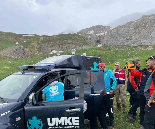 Tunceli'de kırsalda düşerek bacağını kıran şahıs 5 saatlik çalışmayla kurtarıldı