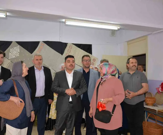 Türkeli'de Halk Eğitimi Merkezi kursiyerlerinin yıl sonu sergisi açıldı