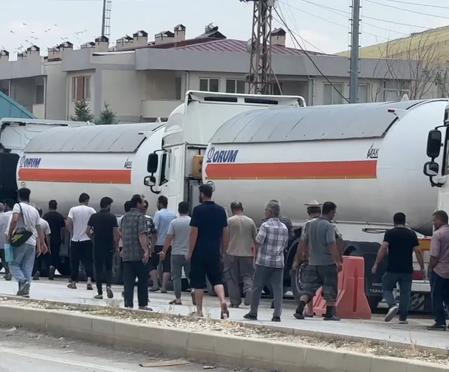 Türkiye-İran sınırında 5 kilometrelik tır kuyruğu oluştu