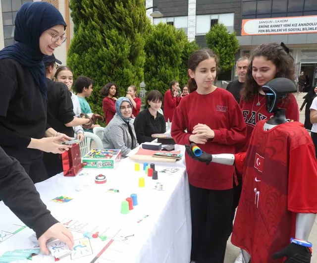 Türkiye’nin nüfusa kayıtlı robotu CANİKMAN lise öğrencileriyle buluştu