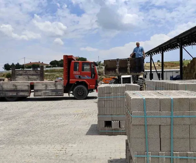 Türlübey Mahallesi'ne düğün salonu için kekik firmasından briket desteği