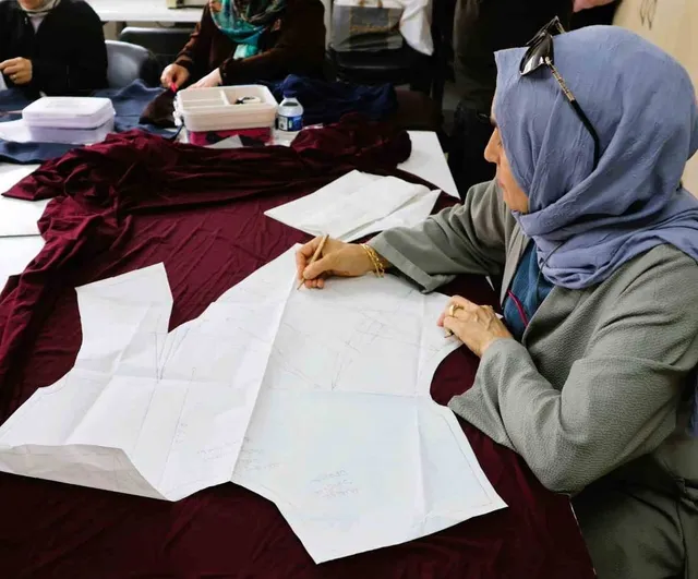 Ümraniye'de drapaj eğitimiyle tasarım mesleğe dönüşüyor