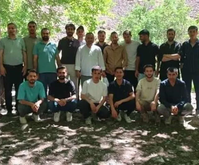 Umre ödüllü gençlik bilgi yarışmasına katılan üniversiteli gençlere piknik sürprizi