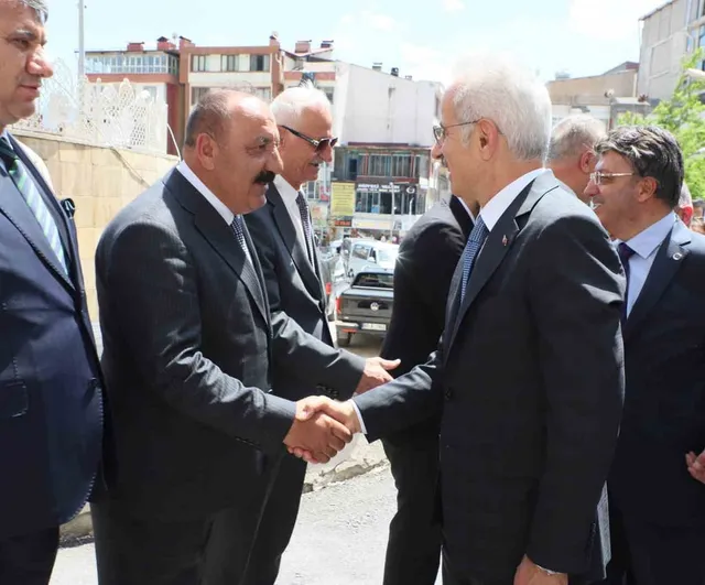Uraloğlu'nun Hakkari temasları valilik ziyaretiyle başladı
