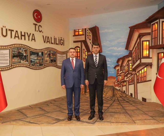 Uşak Valisi Serdar Kartal'dan Kütahya Valisi Musa Işın'a iade-i ziyaret: İş birliği ve bölgesel gelişmeler ele alındı