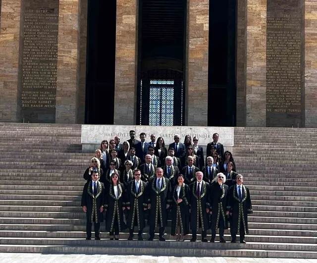 Uyuşmazlık Mahkemesi başkanı Rıdvan Güleç Anıtkabir’i ziyaret etti