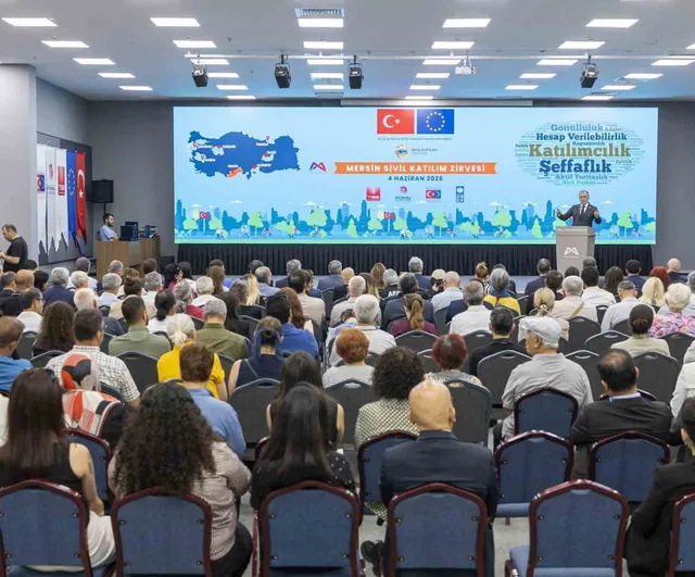 Vahap Seçer: Çağdaş belediyecilik vatandaşı yönetime ortak etmektir — Mersin Sivil Katılım Zirvesi