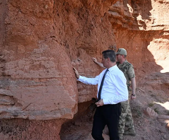 Vali Aydın Baruş, Narman Peri Bacaları'nın turizm potansiyelini değerlendirdi