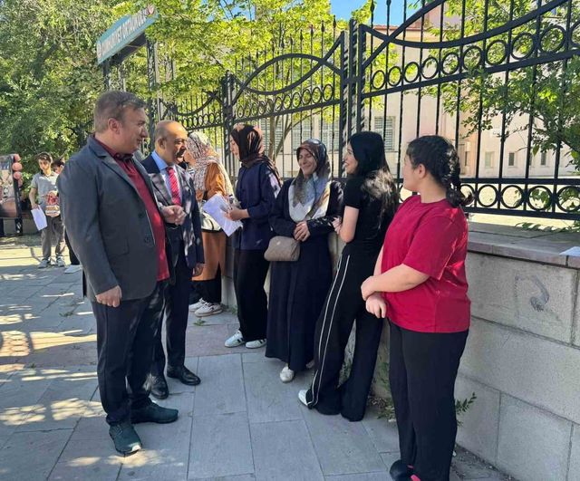Vali Aydoğdu, LGS öncesi öğrenciler ve velilerle bir araya geldi