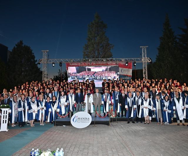 Vali Vahdettin Özkan’dan genç hekimlere bilgi, etik ve insan odaklılık çağrısı