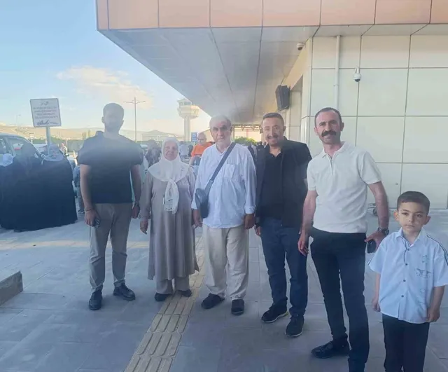 Van'ın ilk hac kafilesi 36 günlük manevi yolculuğun ardından döndü