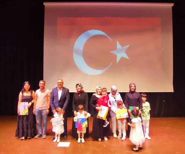 Vezirköprü Bebek ve Çocuk Kütüphanesi'nde 60 Çocuğa Belge Töreni