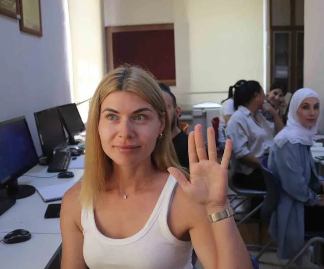 Yabancı gelinler Türkçe öğrenerek hayata uyum sağlıyor
