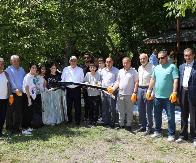 Yahyalı'da 5 Haziran Dünya Çevre Günü'nde Çağlayan Mesire Alanı'nda Temizlik Etkinliği