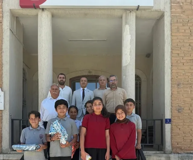 Yenipazar’da 2026 İOKBS Bursiyerleri İlçe Milli Eğitim Müdürü tarafından Ödüllendirildi