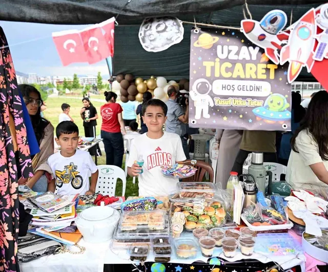 Yeşilyurt'ta 'Büyükler Pazar Görsün' Etkinliğinde 36 bin 880 TL Yetimlere Bağışlandı