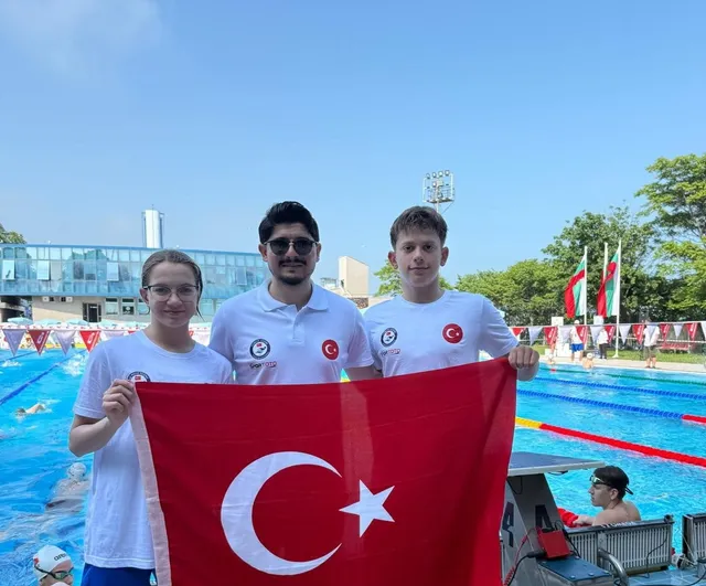 Yıldırımlı genç yüzücüler Türkiye’nin gururu oldu