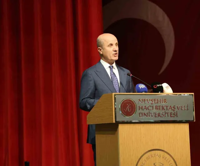 YÖK başkanı Özvar: mezuniyet hayat boyu öğrenmenin yeni başlangıcıdır