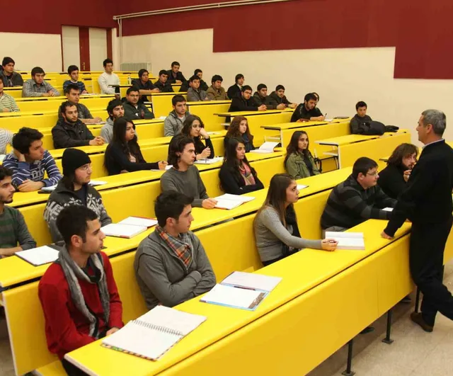 YÖK başkanı Özvar: Türkiye’nin yarınlarını inşa edecek gençlere güveniyoruz