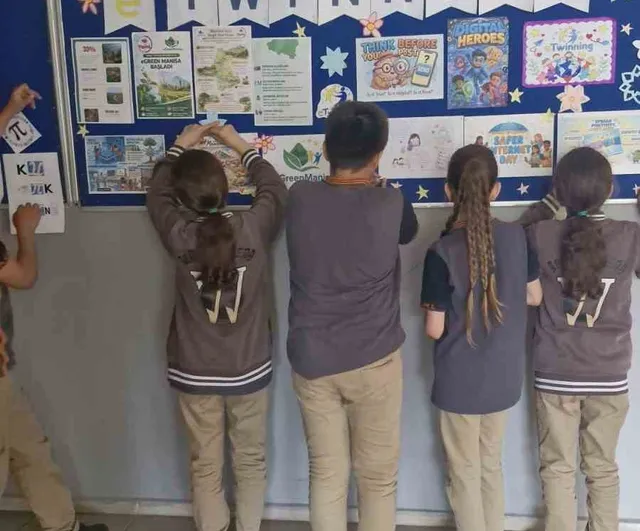 Yunusemre'de öğrenciler dijital çalışmalarla Avrupa'ya açıldı