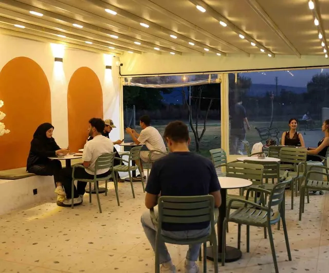 Yurt kafe ve Işıklı Parkı öğrencilerin yeni buluşma noktası oldu
