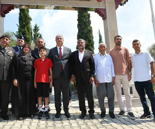 Adana’da 15 Temmuz şehitleri mezarları başında anıldı
