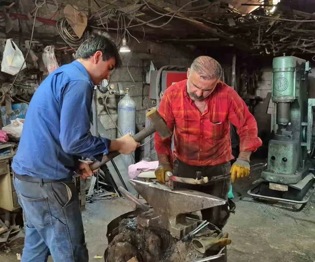 Adıyaman'da 600 derecelik ocağın başında mesleğini sürdürüyor