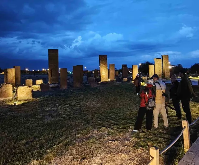Ahlat Selçuklu Meydan Mezarlığı'nda gece müzeciliği yoğun ilgi görüyor