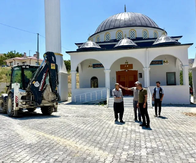 Akçadağ'da hizmet alanları genişliyor: mezarlık, kademe binası ve cami çevresi yenileniyor