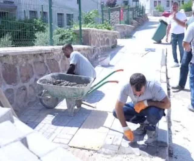 Akgedik'te altyapı izleri siliniyor: yollar ve kaldırımlar yenileniyor