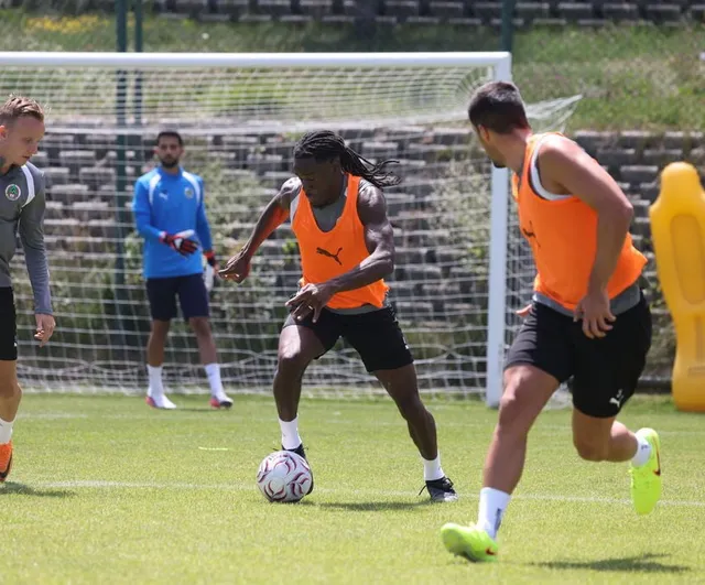 Alanyaspor hazırlıklarının ikinci etabına Erzurum'da başladı