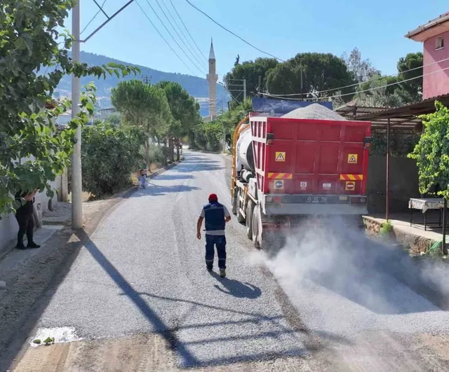 Alaşehir'de Belenyaka, Narlıdere ve Bahadır bağlantısı soğuk asfaltla yenilendi
