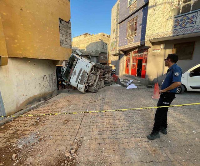 Altyapı çalışmasında freni boşalan kamyonun ezdiği 6 yaşındaki kız hayatını kaybetti